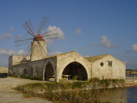 Moulin à vent à la Saline Culcasi Moulin à vent à la Saline Culcasi
