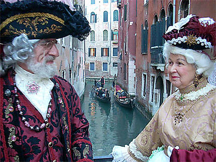 Amoureux au carnaval de Venise