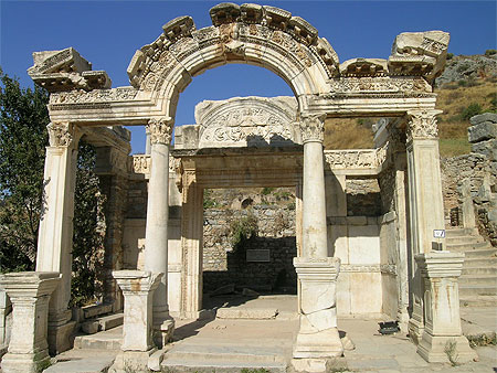 Temple d'Hadrien Temple d'Hadrien