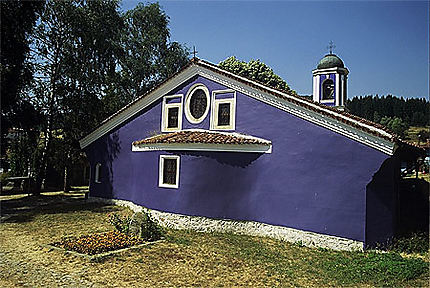Koprivtschitsa, l'église de l'Assomption (le chevet) au matin