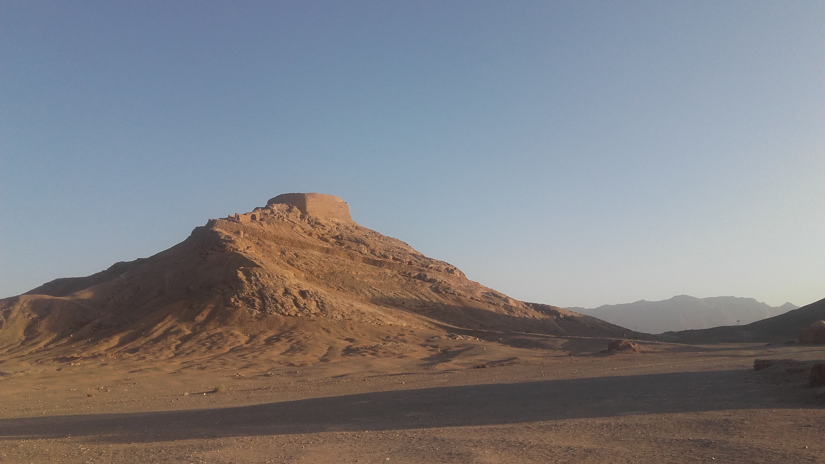 Tours du silence, près de Yazd