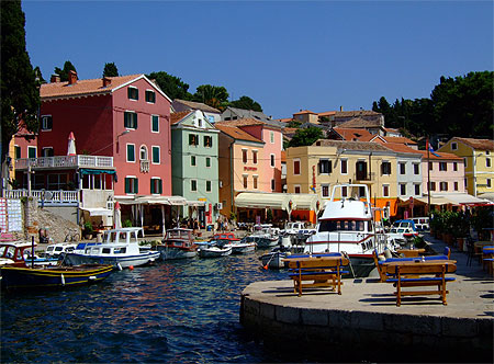 Maisons colorées du port de Veli Losinj Maisons colorées du port de Veli Losinj