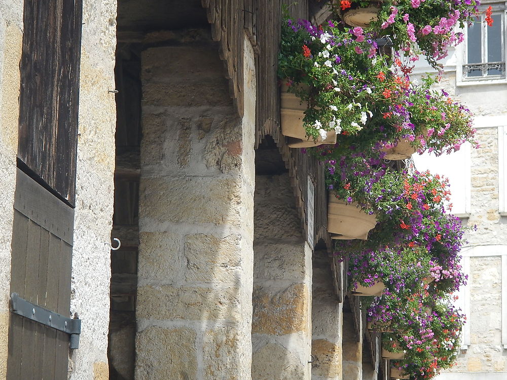 Embellissement floral de la halle de Puiseaux