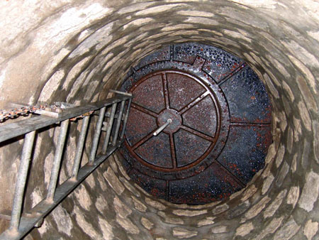 Cave-carrière Delacroix, Entrée/Sortie Cave-carrière Delacroix, Entrée/Sortie