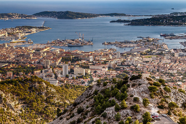 La rade de Toulon, vue de la mer ou du ciel
