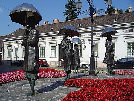 Femmes aux parapluies à Budapest