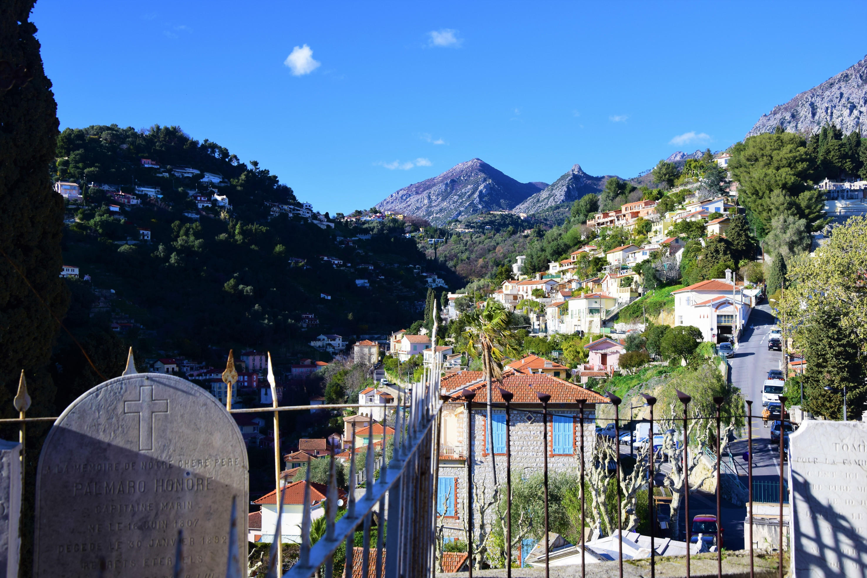 Les montagnes derrière Menton Les montagnes derrière Menton