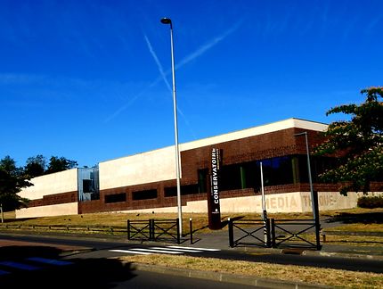 Conservatoire médiathèque à Evry