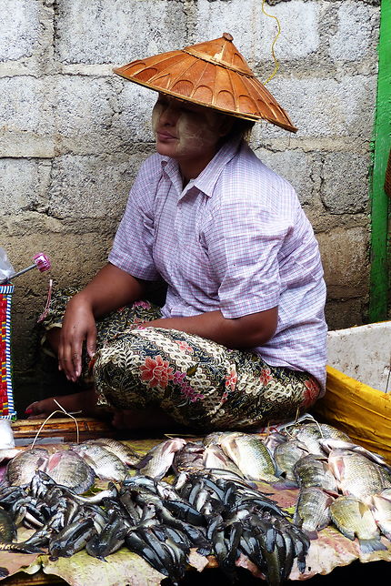 vendeuse de poisson