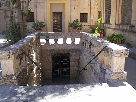 Entrée des catacombes de Sainte-Agathe