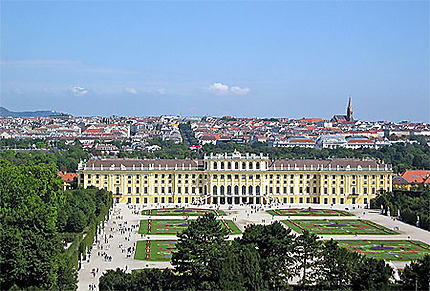Vienne-Château-de-Schönbrunn-vue-coté-jardins