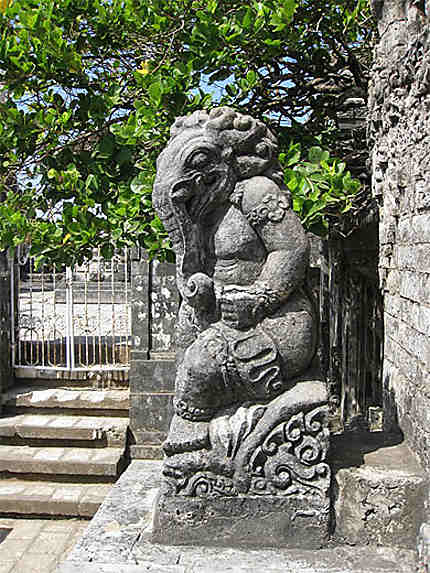 Statue du Pura Uluwatu