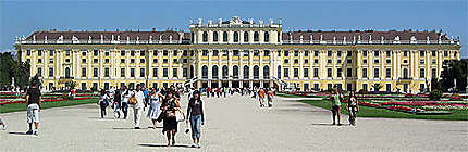 Vienne-Château-de-Schönbrunn-vue-coté-jardins