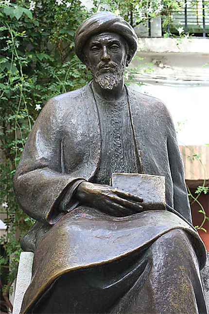 Cordoue - Statue de Maimonides