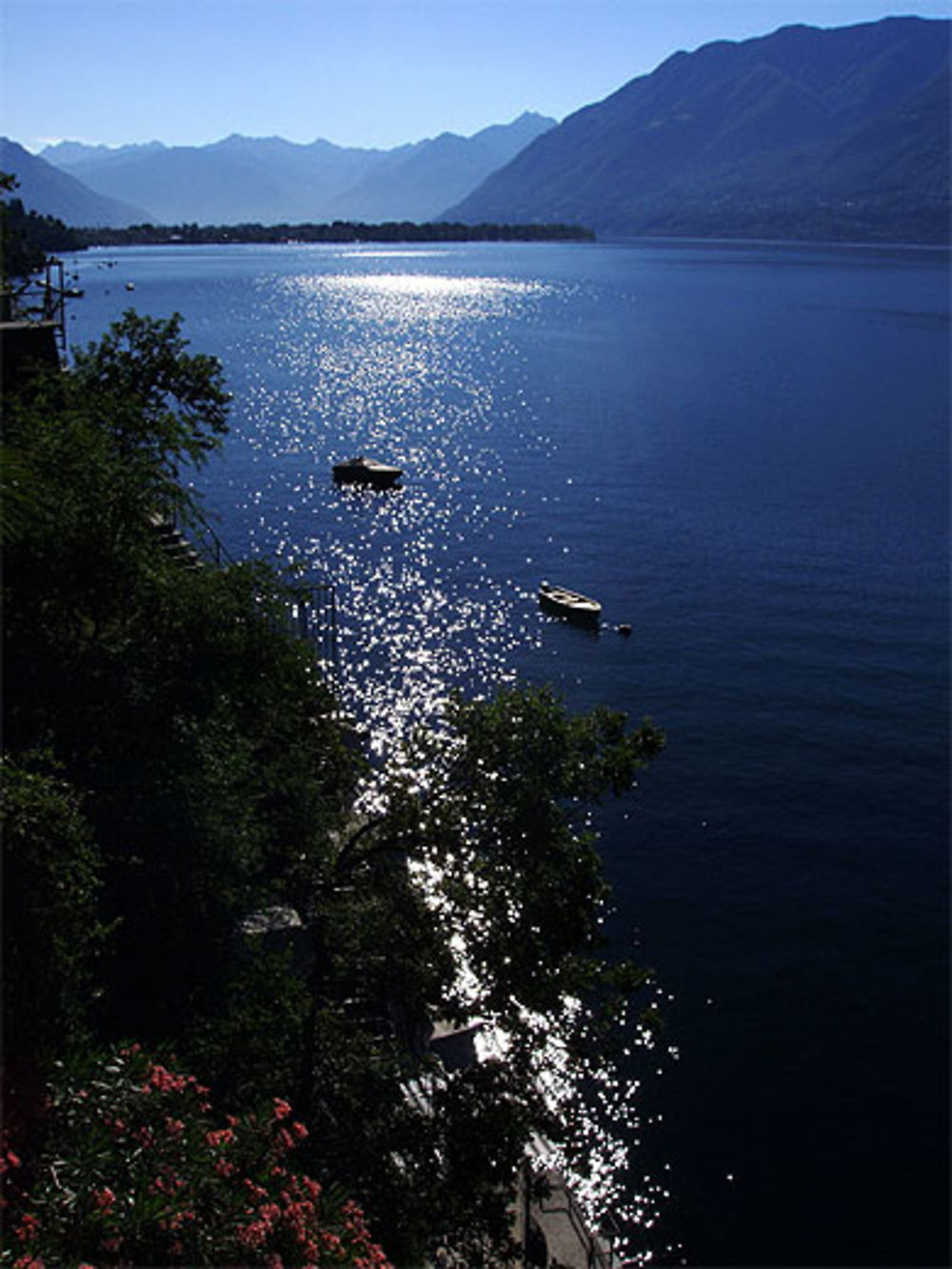 Reflets dans le lac Majeur