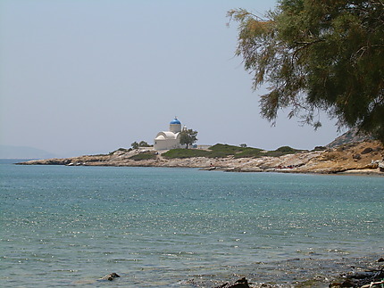 Eglise sur un îlot à Amorgos