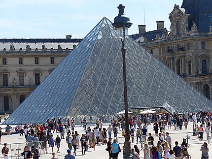 La grande pyramide du Louvre