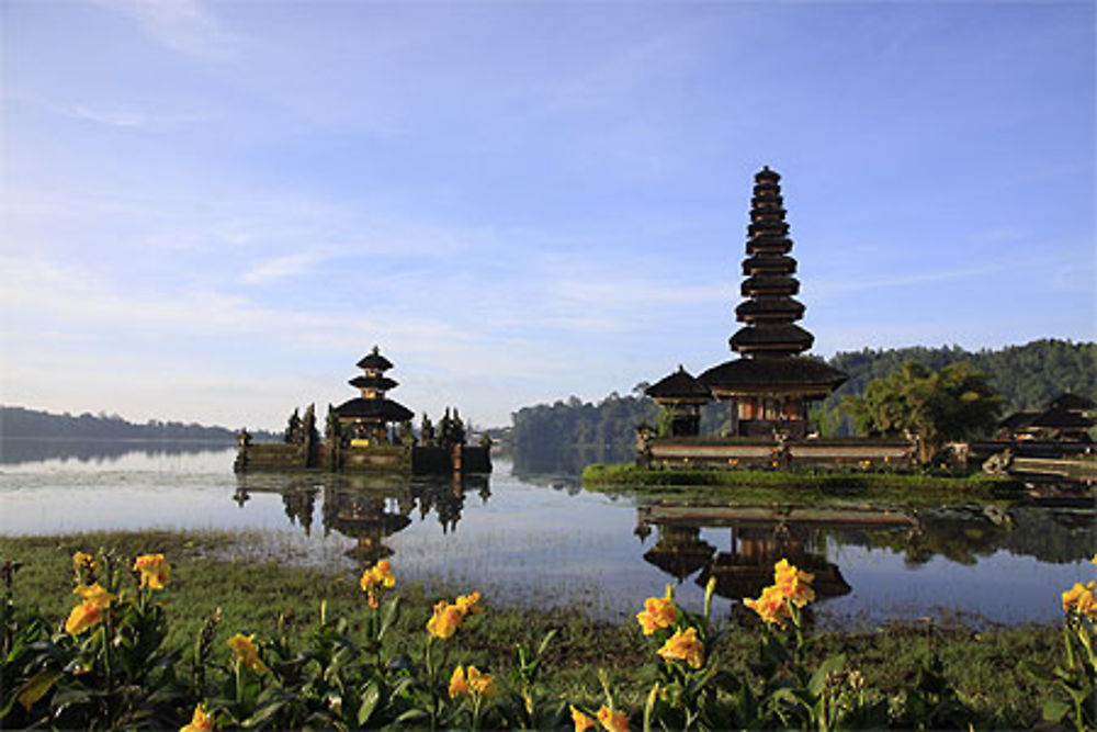 Temple sur le lac Bratan