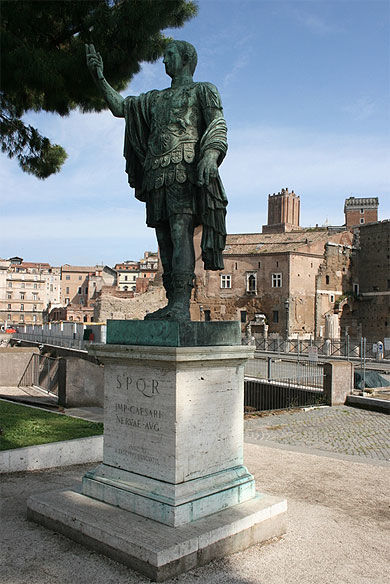 Statue de l'empereur Nerva