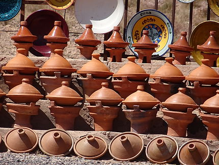 Art de la poterie à Aït-Benhaddou, Maroc