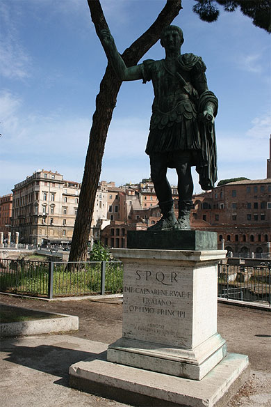 Statue de l'empereur Trajan Statue de l'empereur Trajan