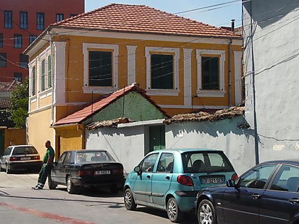 Maison colorée à Tirana