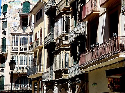 Ruelle et belles façades à Palma