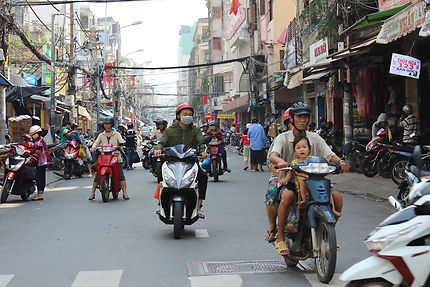 Une rue agitée de Saigon, Vietnam