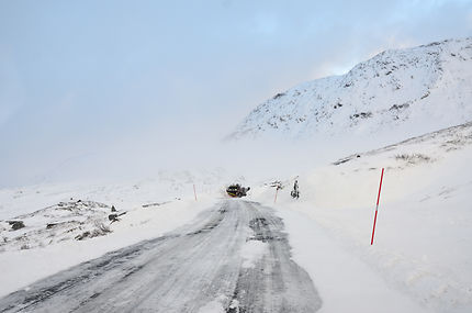 Glace et neige sur la route du fjord de Geiranger!