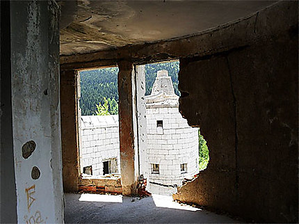 Ruines au sommet du Mont Trebevic 