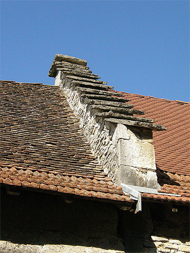 Toîture de lauzes typique de l'Isère Toîture de lauzes typique de l'Isère