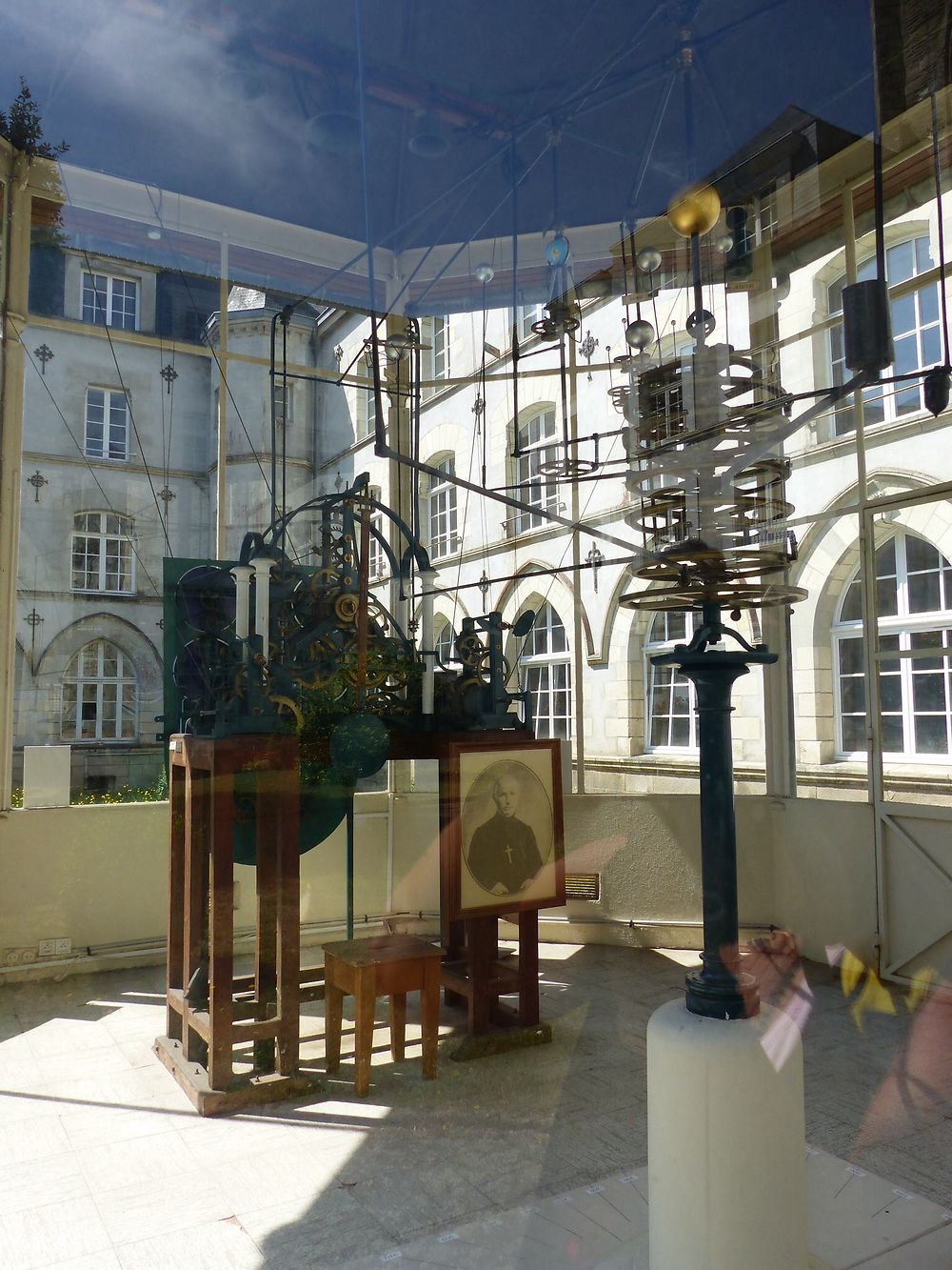 Un petit bijoux "horloge astronomique"