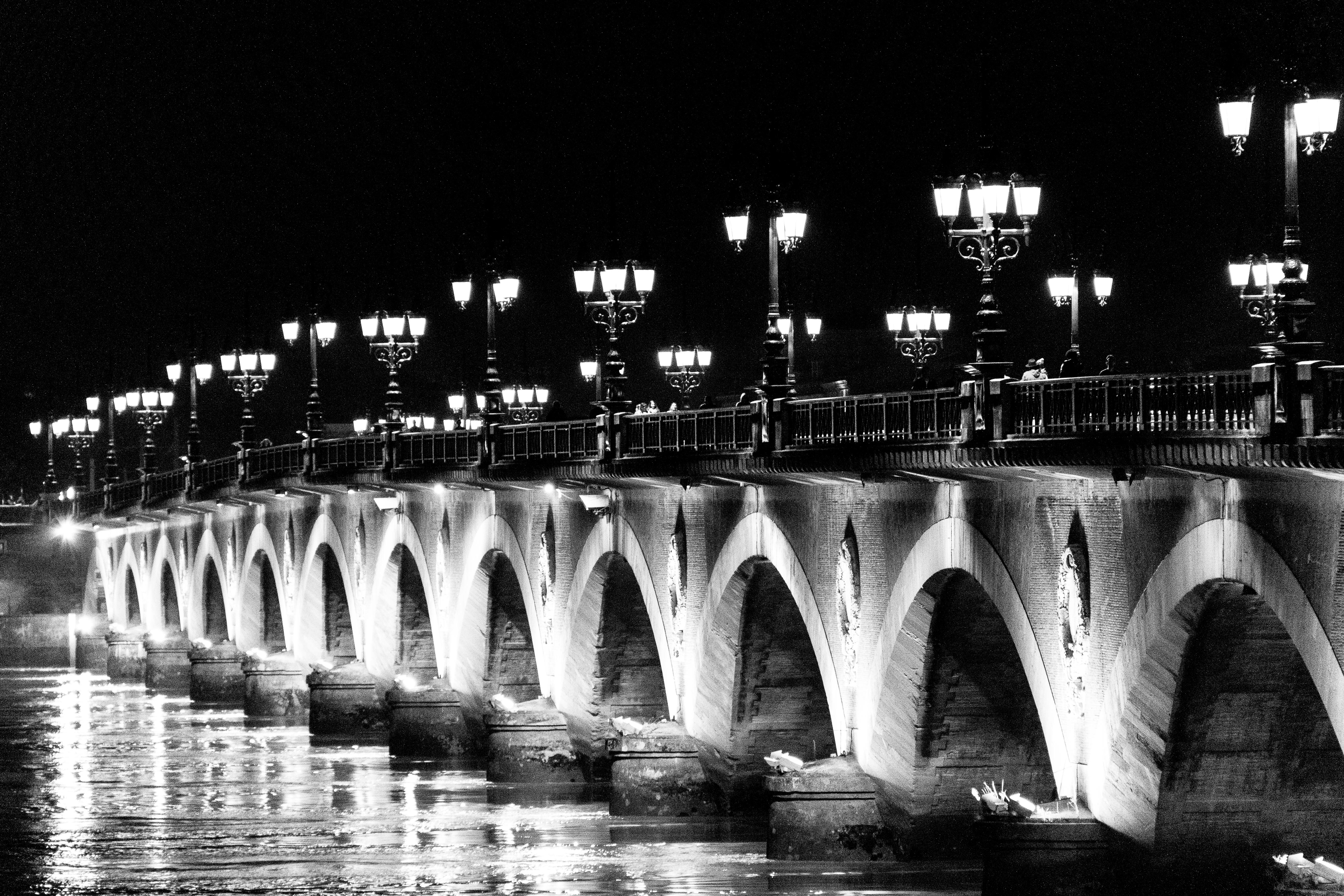 Bordeaux Le Pont de pierre illumin Ponts Nuit Noir et