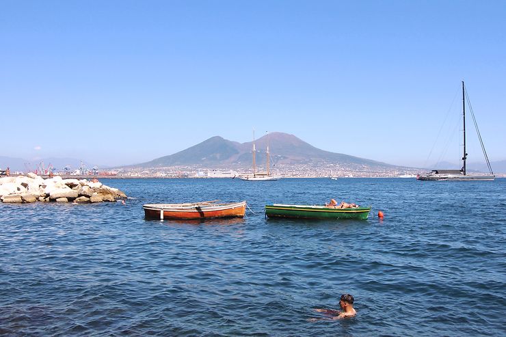 Baignade au pied du Vésuve, Naples