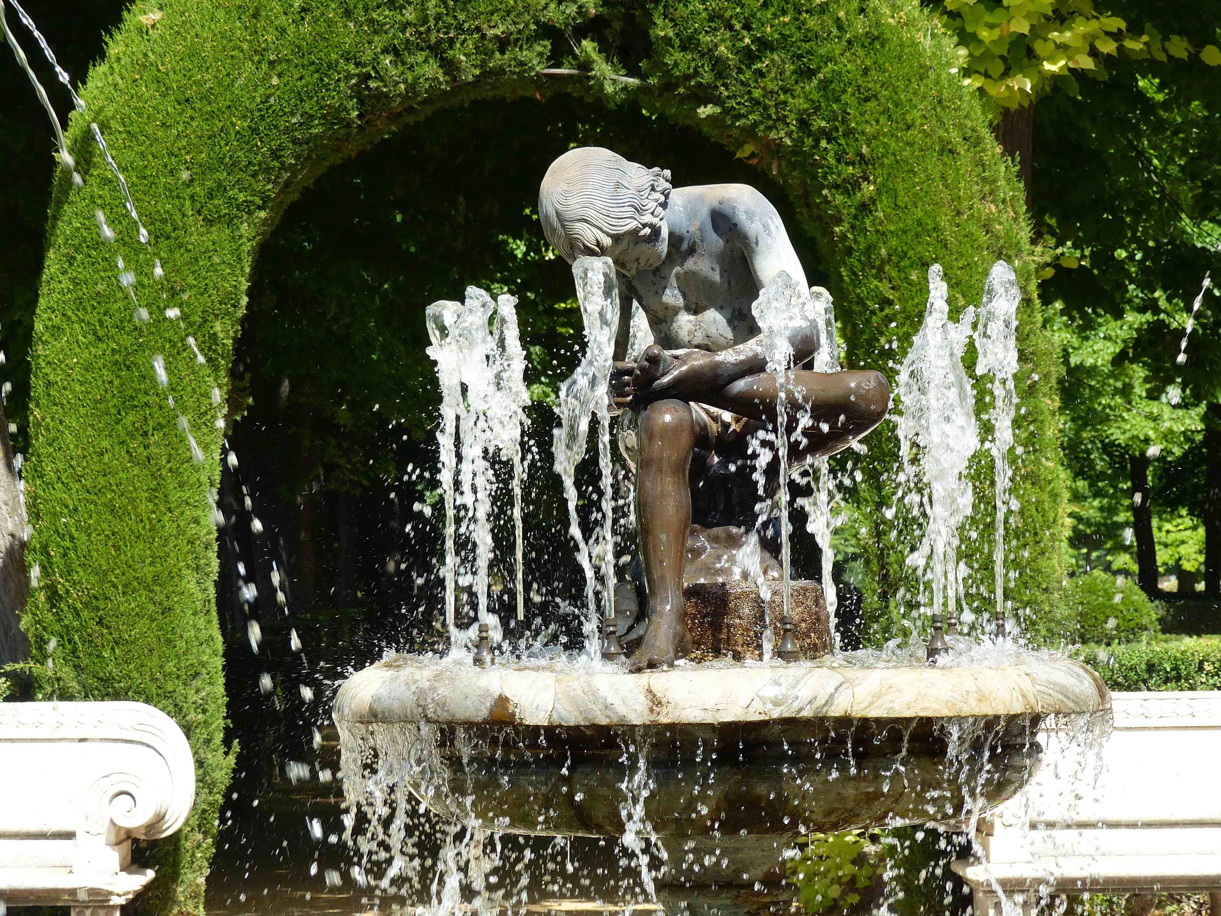 Fontaine dans les Jardins du Château d'Aranjuez Fontaine dans les Jardins du Château d'Aranjuez