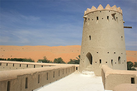 Le fort entouré de dunes
