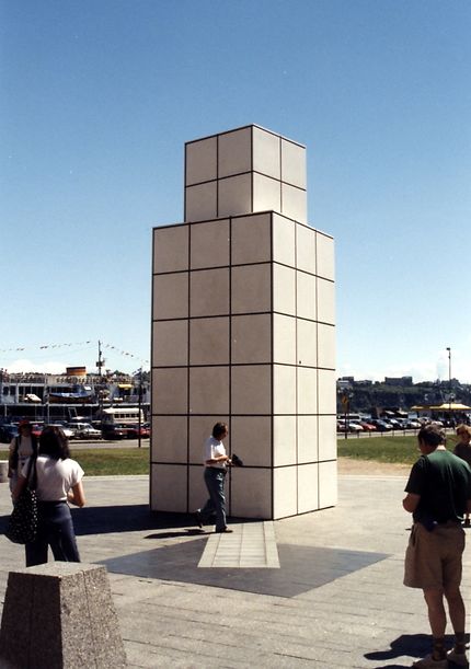 Sculpture offerte par la ville de Paris en 1987