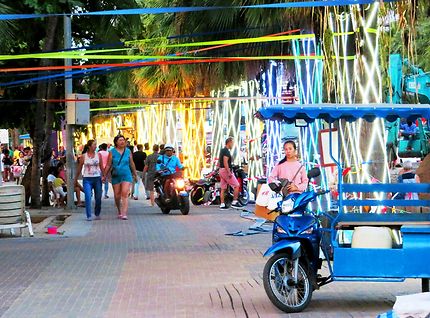 Pattaya la nuit (route de laplage)