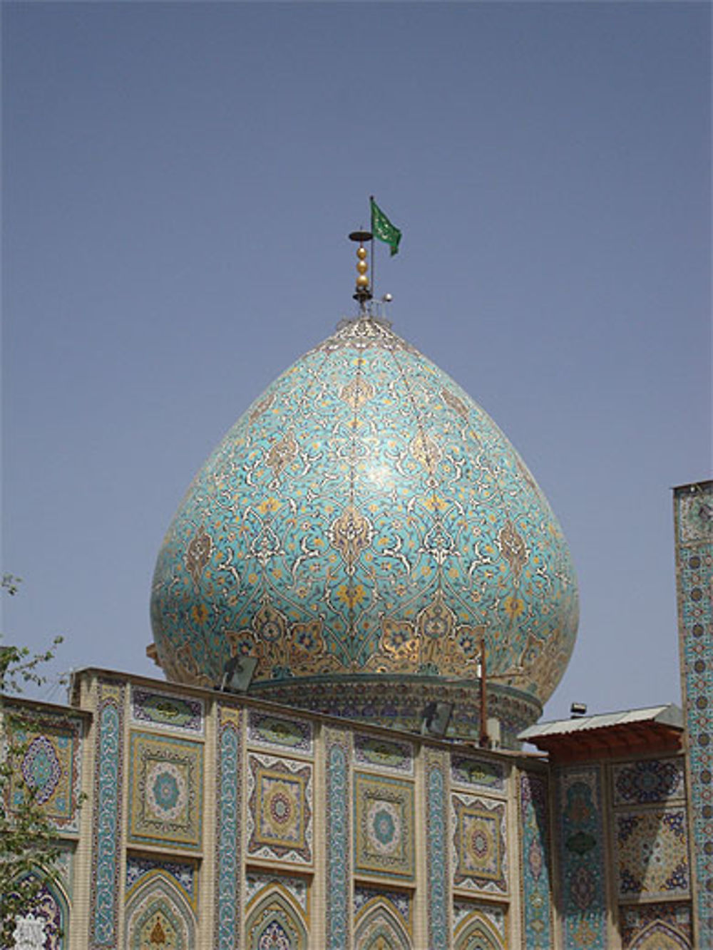 La coupole du mausolée Shah Cheragh