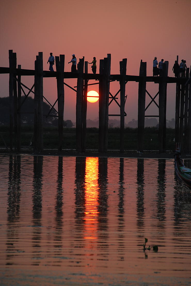 Fin de journée sur le Pont d'U Bein, Birmanie