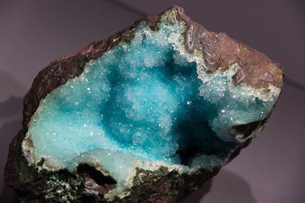 Galerie de minéralogie, chrysocolle avec quartz