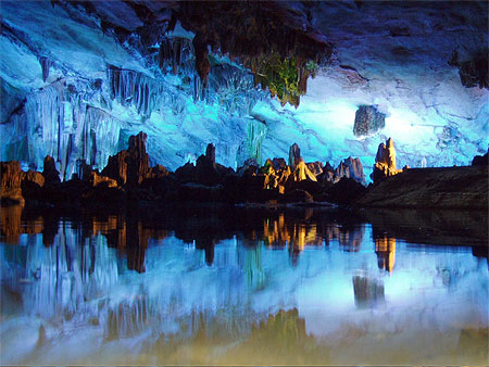 La grotte des Flûtes de Roseaux La grotte des Flûtes de Roseaux
