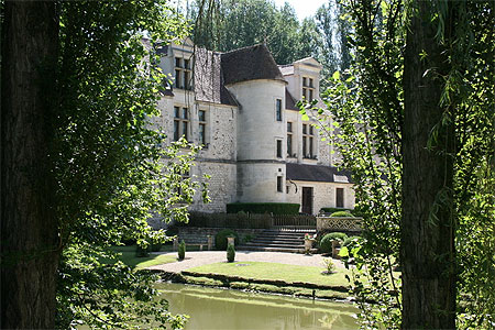 Le château de Pontarmé Le château de Pontarmé