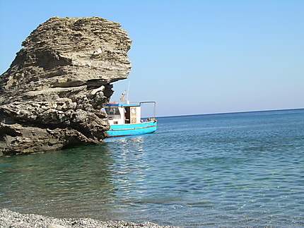 Bateau caché à Amorgos