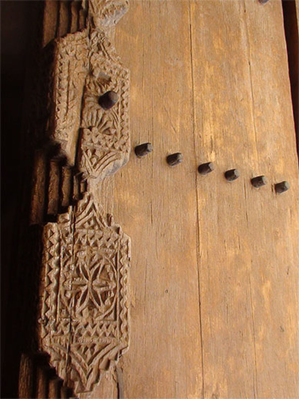 Détail d'une porte dans le fort de Nizwa