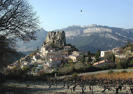Village de La Roque-Alric, Dentelles de Montmirail Village de La Roque-Alric, Dentelles de Montmirail
