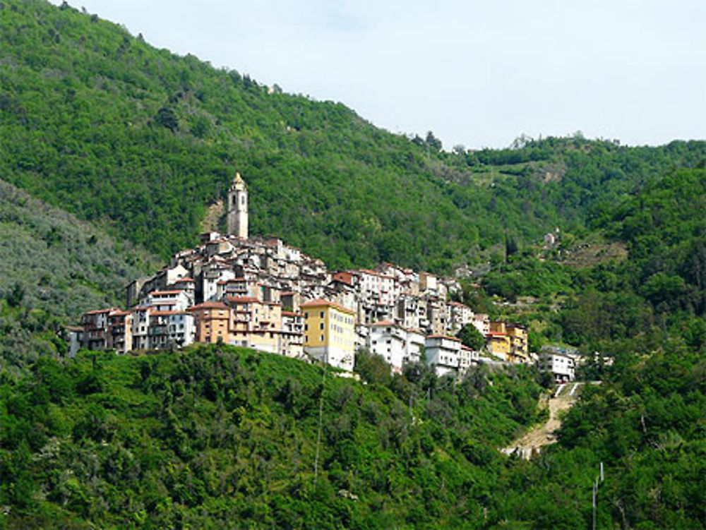 Vue sur le village de Pigna