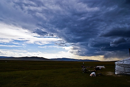 L'orage se prépare en Mongolie