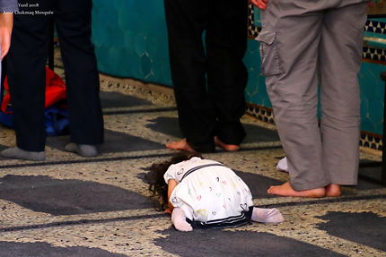 Petite fille à la mosquée de Yazd
