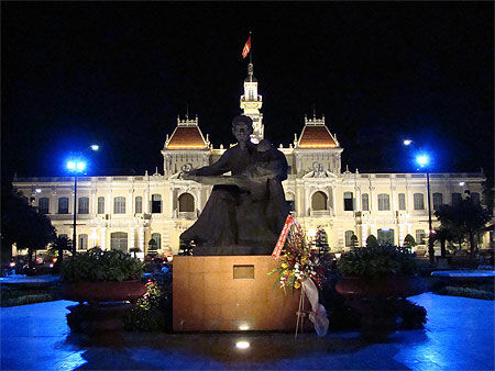 La mairie de Saigon by Night